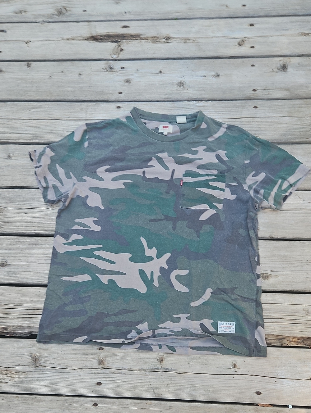 Levi's Men's Green Camo Pocket Tee
